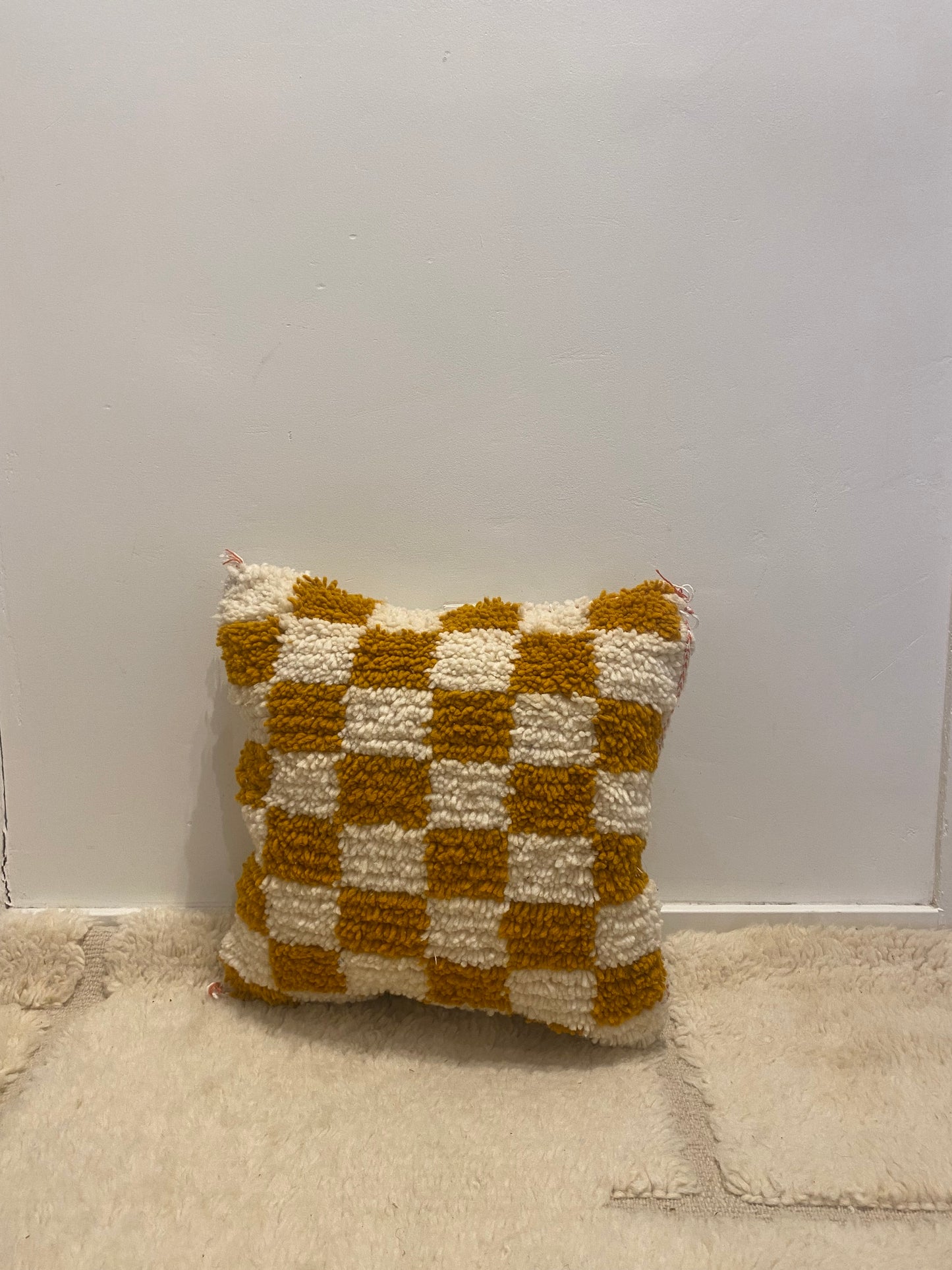 Checkered wool pillow (yellow)