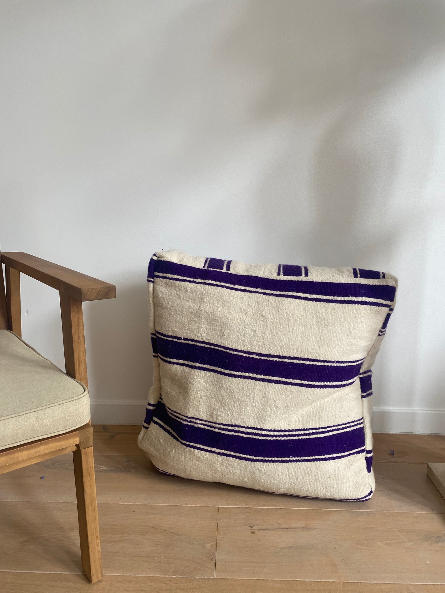 Dark blue striped pouf