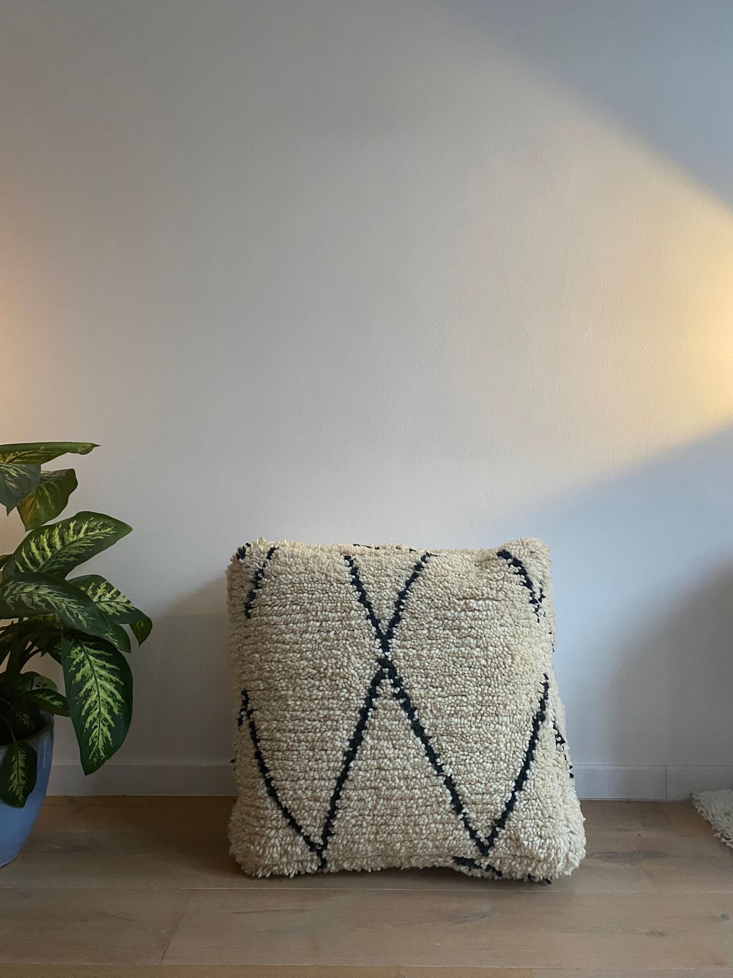 Black & white pouf